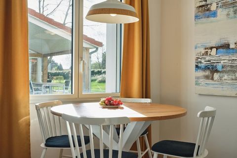 Dit huis is een geschakelde 3-kamerwoning en geschikt voor maximaal 4 personen. Het huis is voorzien van een ruime woonkamer met zithoek, eetgedeelte en openslaande tuindeuren naar het terras en de tuin met buitenmeubilair. Hiernaast bevindt zich in ...