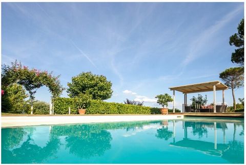 Delightful villa with private swimming pool and air conditioning, located in a panoramic position on the Chianti hills