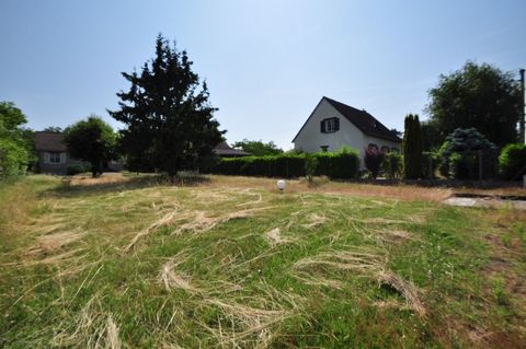 Terrain à vendre au centre de CHECY (45)non viabilisé en dehors d'un lotissement, beau quartier