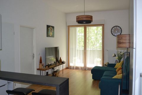 En EXCLUSIVITE à Massy-Atlantis Coup de coeur pour cet appartement T2 de 41m² situé au 1er étage d'une résidence quasi neuve datant de 2021 dans le quartier Atlantis. Avec un hauteur sous plafond de 3m20, ce bien se compose d'un séjour avec une cuisi...