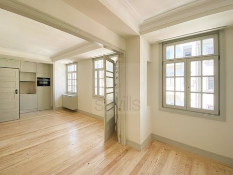 1-bedroom flat, next to the City Hall, comprising: - Entrance hall, living/dining room, equipped kitchen, 1 bedroom and 1 bathroom; Inserted in the Rodrigues Sampaio building, comprising 6 one-bedroom flats and 1 one-bedroom flat, spread over 4 floor...