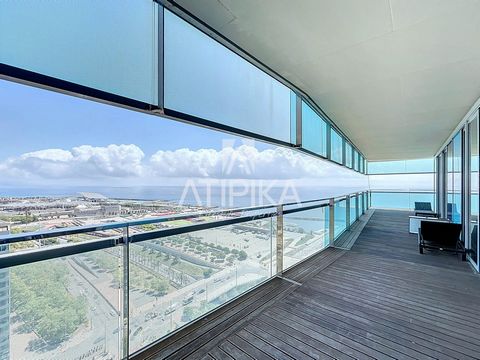 Gelegen op de 23e verdieping van een van de modernste en meest prestigieuze gebouwen in Barcelona, herdefinieert dit prachtige penthouse luxe en exclusiviteit in de wijk Sant Martí - Diagonal Mar en Poblenou Seafront. Met een oppervlakte van ongeveer...