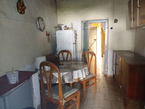 Descubra esta casa para recuperação em Beja, uma oportunidade imperdível a um preço acessível. Com uma área de 63m², esta propriedade oferece um grande potencial para transformar em seu lar ideal ou investimento. Composta por 3 quartos, uma casa de b...