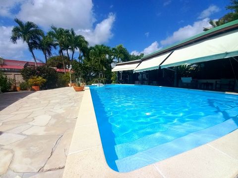 Villa et dépendances, piscine, à vendre 10 pièces BAIE MAHAULT (971)