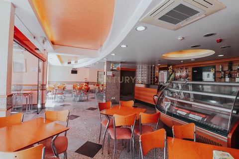 Espaço Comercial Versátil, equipado para Padaria, Restauração e Pastelaria em Vila Verde - Figueira da Foz Localizada na Rua 20 de Setembro, em Vila Verde, Figueira da Foz, esta loja oferece um espaço comercial versátil e bem equipado, ideal para neg...