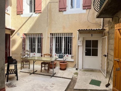 Maison de ville atypique centre village Saint Gilles (30)