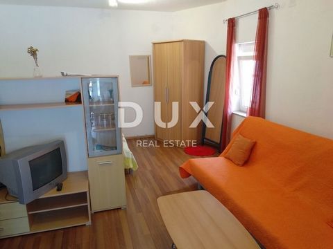 Location: Primorsko-goranska županija, Crikvenica, Jadranovo. CRIKVENIČKA RIVIJERA, JADRANOVO - apartment 26.95 m2 We are selling an apartment on the ground floor of a house in which there are four other apartments. It consists of a kitchen, bedroom,...