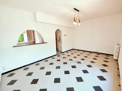 T5 au calme, sans vis à vis, 2 garages. Commodités