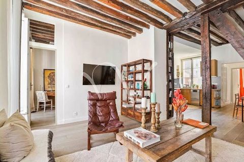 Exclusivité. Situé au 3e étage sans ascenseur d'un immeuble de la fin du XIXe siècle, cet ravissant appartement de 61 m² est niché dans le quartier prisé des Archives, au cœur du 3e arrondissement de Paris. Il se compose d'un beau salon, d'un agréabl...