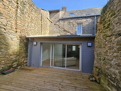 Jolie maison de charme rénovée avec deux chambres et un bureau