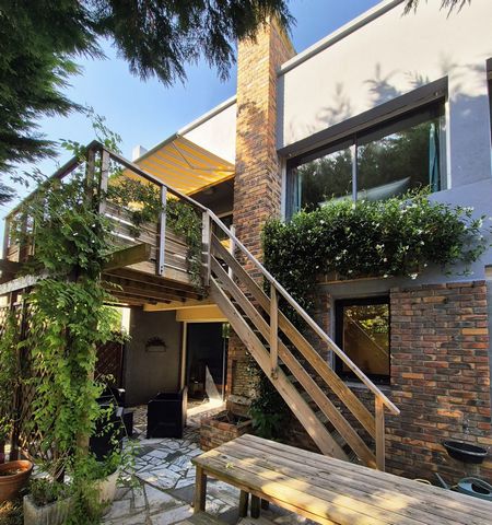 Maison d&#39;architecte familiale 147m&#178; 3 chambres avec garage , atelier et d&#233;pendance.