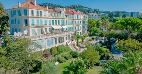 Rare Belle Epoque Apartment in Historic Palace – Montfleury, Cannes An extraordinary opportunity to own a residence of timeless elegance just moments from La Croisette. Nestled within a magnificent 19th-century palace built in 1870, this prestigious ...