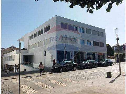 Description Excellent office - Centro de Vila do Conde Located in a recent property in the historic center of Vila do Conde. Close to the Municipal Market Engineer Duarte Pacheco, banks, court, town hall, pharmacy, restaurants, cafes and other servic...
