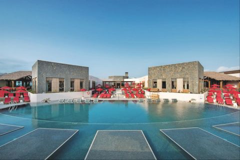 El nuevo Village Club Origo Mare , el resort más grande de las islas Canarias permite el alquiler de villas suites que están reagrupadas en oasis cada uno con piscina. Este complejo de vacaciones ofrece también en todos sus alojamientos una terraza y...
