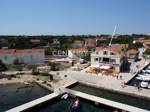 We mediate in the sale of a restaurant by the sea in Silba. It is located on the ground floor and first floor.   The restaurant has a capacity of 180 people and has a long catering tradition. On the ground floor there is a kitchen and bar with 30 sea...