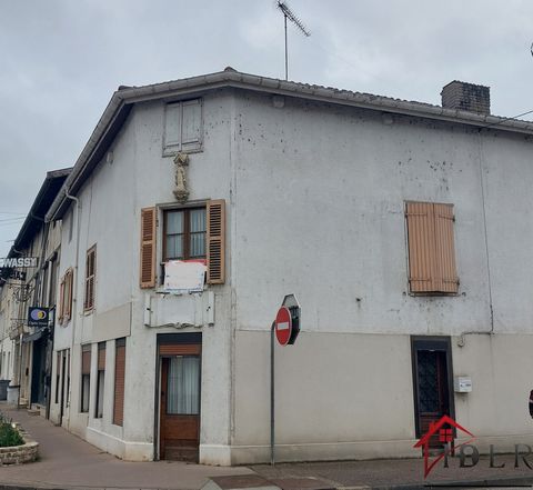 In the center of WASSY, House of 169m2 to comfort, offering great potential for investors. This property can be divided into several apartments for rental investment. On the ground floor: a beautiful entrance, a kitchen, a living room, a living room,...