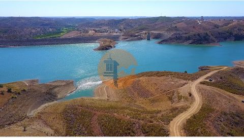 Grundstück mit 7.640 m2, Neben dem Etagendamm - Alcarias Grandes - Castro Marim - Algarve! Mit direktem Zugang zum Wasser auf zwei Seiten des Geländes. Gute Treffer. Ruhiger Ort. Freier Blick auf den See. Es blickt auf den Damm, den See. Land mit gut...