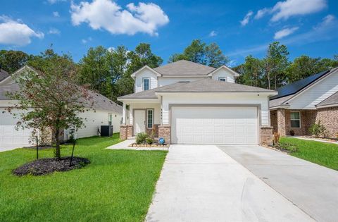 MUST SEE this gorgeous 4 bedroom home plus HUGE game room and BONUS office nook in Mackenzie Creek in Conroe! LOW TAXES! Conroe ISD schools! This home has a fabulous floor plan for families! DREAMY chef's kitchen with TONS of counter space for multip...