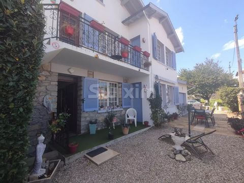 Ref 66929YM: Located in the center of Lavelanet, completely independent house on two levels, completely renovated inside and out. This house welcomes you with a ground floor composed of a pleasant living room, an independent kitchen, two bedrooms wit...