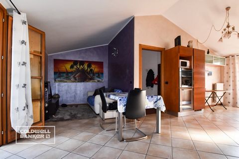 Fara Gera D'Adda, centrally located near sports facilities and municipal offices we offer for sale apartment of about 120 square meters located on the fifth and last floor; The property is composed as follows: entrance, living room, kitchenette, hall...