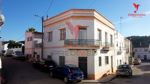 Property located in the center of the village of São Marcos da Serra. Property located 35 minutes from the beaches of Albufeira and 45 minutes from Faro International Airport The property has ground floor and first floor with open entrances. The firs...
