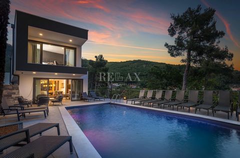 We are selling this beautiful modern villa, located in the vicinity of Mošćenička Draga. This extraordinary property perfectly combines luxury and comfort. The location of the house offers the possibility of a pleasant vacation close to the beach (ju...