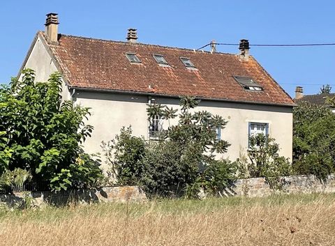 Just a few minutes drive to the lovely medieval village of St Benoit du Sault (officially one of France’s ‘most beautiful villages’) where there is a supermarket and various shops and services, sits this lovely modern style property. 15-20 minutes by...