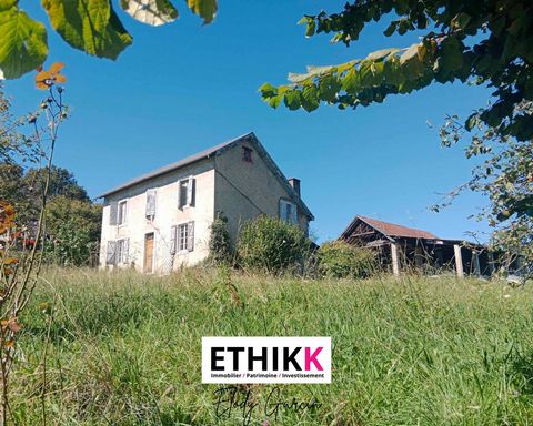 In the slopes of Parbayse stands this Béarnaise house that is just waiting for a good renovation. On a plot of 4075m2 in the middle of the vineyards with a beautiful view of the Pyrenees, this property is composed of a house, a barn, a shed, a worksh...