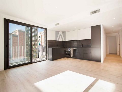 Just 5 minutes walk from Plaça Europa, the CC Gran Via 2 and the IKEA, in the economic district of Hospitalet de Llobregat, in one of the best areas of the entire Metropolitan area of ​​Barcelona, ​​surrounded by the better services and with excellen...
