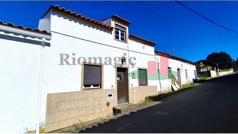 House T3 in Mação composed of Hall, Living Room, Kitchen, Two Bathrooms. It is 9 minutes from the Tagus River and CP Station. House, in band, with traditional architecture. 3 minutes from the access to the A23. RIOMAGIC*** Energy Rating: F House T3 i...