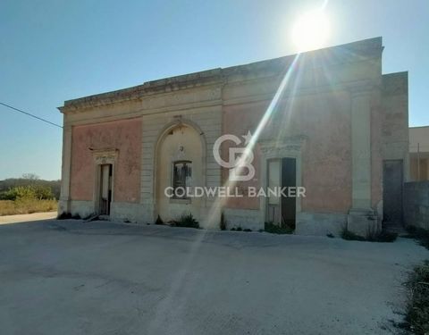 JERSEYS - LECCE - SALENTO Just 1 km from the town of Maglie, on the provincial road leading to the town of Cursi, we offer for sale a detached house in a raw state of approximately 120 sqm located entirely on the ground floor and with a private garde...