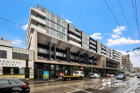 Spacious apartment in the heart of Abbotsford, stylishly designed with open plan living room, kitchen (with high end kitchenware, ample storage space). The bathrooms are of high quality and give you a spa experience. The apartment also has a separate...