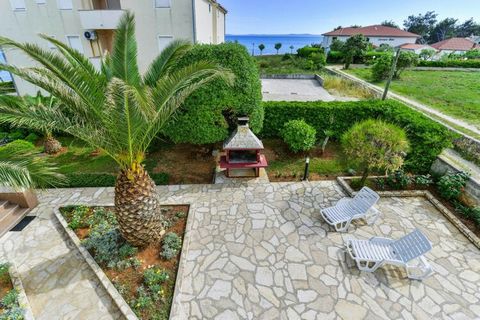 Four apartments in a private house in a great location on the beach. All apartments have a balcony or terrace - some even with a sea view. In the well-maintained garden there is a barbecue for cozy evenings as well as sun loungers to relax. It is onl...