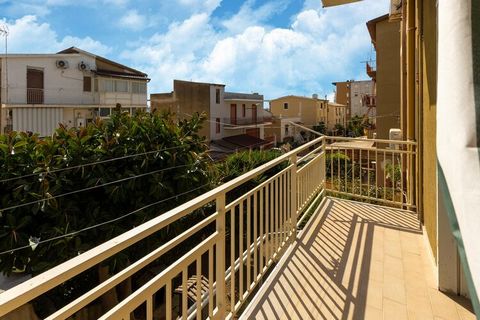 Diese Wohnung in San Leone mare ist ideal für einen Urlaub mit einer kleinen Familie. Es gibt einen gut ausgestatteten Garten, wo Sie den Tag mit einem Getränk und einer Mahlzeit Ihrer Wahl beginnen können. Auf dem Balkon oder der Terrasse können Sie...