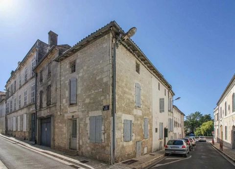 Formerly 2 houses, this spacious townhouse sits in the heart of the pretty riverside market town of Jarnac, within easy walking distance of the shops, bars, restaurant and park. The front door opens into a large kitchen (23m2) with wooden floor and e...