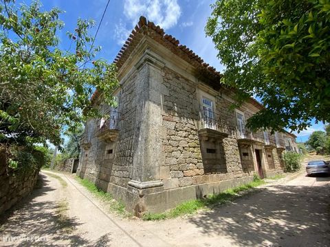 Detached house composed of 2 floors, typology T4 built in stone masonry, with a private gross area of 384 m2 implanted in a plot of 1,163 m2. The property is partially occupied, and the judicial route is being used for its eviction. At ground level t...