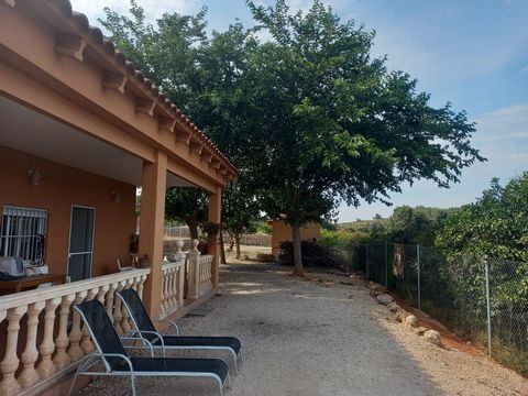Beautiful country house with 3 bedrooms, 1 bathroom, paella pan, nestled in a green environment that brings peace and relaxation, ideal for living and retired, its proximity to the very beautiful tourist village (route of the waterfalls) of Anna whic...