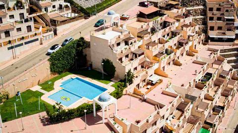 Residencial Collado Bajo est situé à Águilas, un cadre privilégié sur la Costa Cálida à seulement 50 minutes du nouvel aéroport de Murcie ou d'Almería et à 1h30 de l'aéroport d'Alicante. La zone est reliée par autoroute à Carthagène, Alicante et le r...