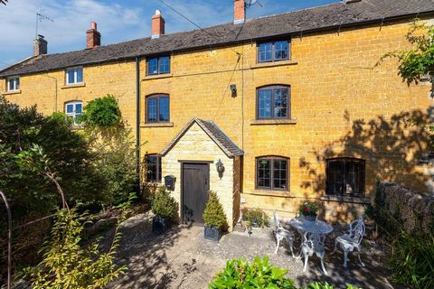Dorn Cottage is a four double bedroom cottage, positioned in Draycott, Gloucestershire. The property was modernised fully by the current owners in 2006 and still continues to be impeccably maintained. The building of Dorn Cottage is believed to be hi...