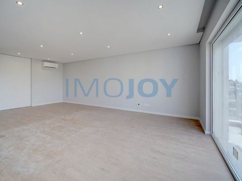 Appartement de 3 chambres en cours de finition à Quinta das Marianas, Parede Quinta das Marianas est un développement composé de parcelles résidentielles, cette parcelle étant composé de 14 appartements de typologie T2 et T3, avec des superficies com...