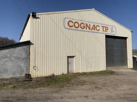 Good general condition of an industrial or artisanal building of 300m2 With a former office and a sanitary block Information on the risks to which this 4862 m2 insame property is exposed is available on the Georisques website: www.georisques.gouv.fr ...