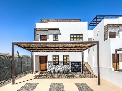 Casa con spazi di intrattenimento per tutte le età. Con una magnifica illuminazione, ampi spazi e una grande terrazza che ti permette uno stile di vita interno-esterno. PISCINA La casa dispone di una club house che dispone di una piscina dove è possi...