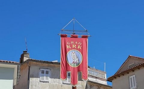 Dieses 4****-Sterne-Boutique-Hotel liegt im Herzen der Altstadt von Krk, nur 20 Meter vom Hauptplatz, 50 Meter vom Meer und 250 Meter vom Strand entfernt. Es ist das einzige Hotel der Heritage-Kategorie in der nördlichen und mittleren Adria. Der mode...