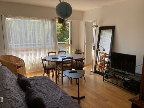 Appartement lumineux de 3 pièces (60m2) dans un secteur calme du 20e arrondissement et sur les hauteurs de Paris! Toutes commodités à proximité immédiate, metro à une minute, quartiers de la mairie du 20e arrondissement et Jourdain à 10 minutes à pie...