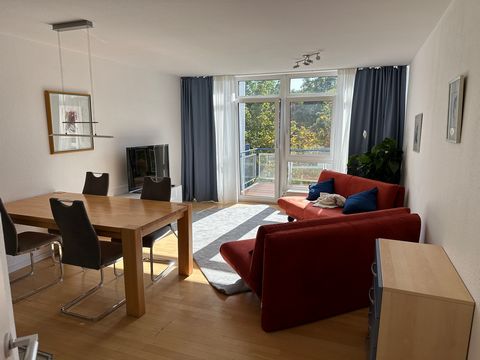 Freundliche, helle und ruhige 2-Zimmer-Wohnung am/im Nürnberger Stadtpark in Gehweite zum Stadtzentrum. Ausserdem viele Geschäfte, das Mercado Einkaufszentrum sowie Öffentlicher Nahverkehr fußläufig zu erreichen.