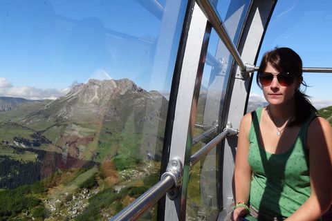 Welkom in je idyllische toevluchtsoord in het hart van het prachtige Holzgau, waar adembenemende uitzichten over de Alpen en een serene omgeving de basis vormen voor een onvergetelijke vakantie. Dit ruime vakantiehuis biedt comfortabel plaats aan max...