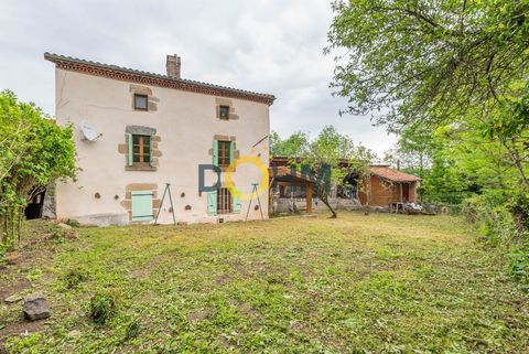 Naturliebhaber und auf der Suche nach einem ruhigen Leben auf dem Land, ist dieses Haus genau das Richtige für Sie. Das Hotel liegt in einem Weiler, nur 10 Minuten von Vic le Comte und 20 Minuten von Issoire entfernt, wird Sie der Charme dieser Immob...