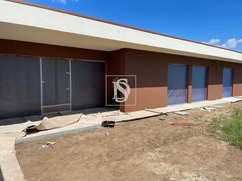 Villa met 3 slaapkamers Gelegen op slechts 4 minuten lopen van de basisschool Soutelo, is dit charmante pand het perfecte huis voor gezinnen die op zoek zijn naar een gastvrije omgeving voor hun kinderen om op te groeien. Met 3 slaapkamers en 2 badka...