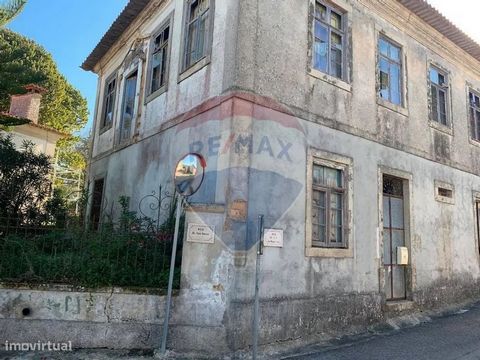 Villa de 6 chambres à vendre   Maison située dans le centre de Pedaçães, dans un endroit proche de l’accès à Nacional 1, à 3min de l’A25, à 5min de l’A1 et à 6min de l’A29. À 5 minutes de la pharmacie, avec boulangerie, pâtisseries et restaurants dan...