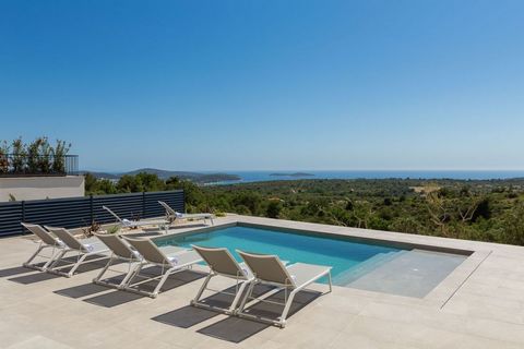 For sale is a beautiful villa located in Rogoznica, on a plot of 599m2, with an imposing panoramic view of the islands. This luxury property, built in 2022, offers everything you need for a comfortable and elegant life. The villa covers 371m2 of gard...